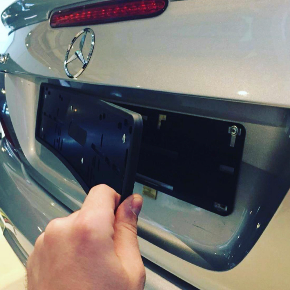 Силиконовая рамка SAK на металлической подложке с креплением, черная