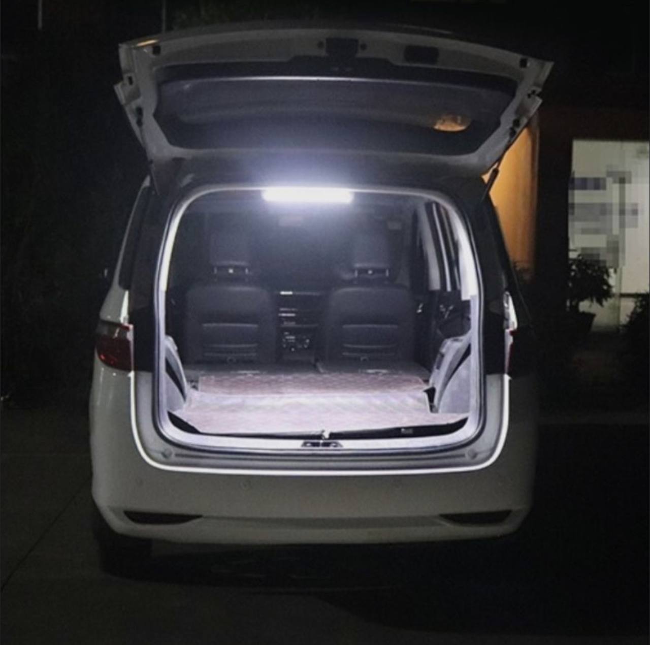 Светодиодный плафон освещения салона автомобиля